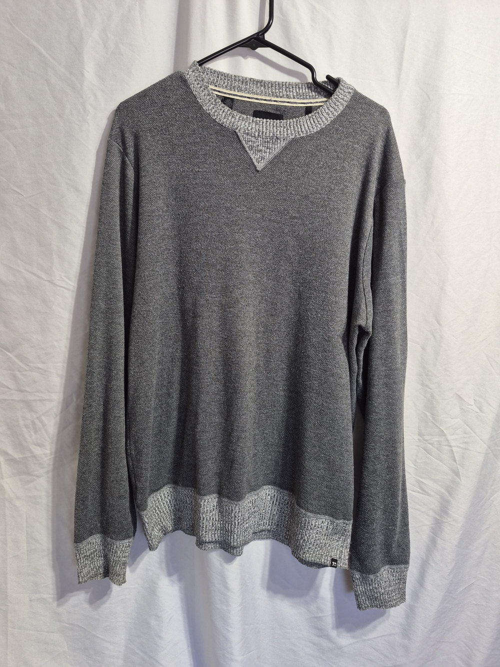 Men's Gray Crewneck Pullover with Contrast Trim, Size Large